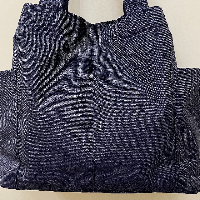 猫のダヤンのサイドポケットトートバッグ「ダヤン」柄デニムブルー色の背面画像